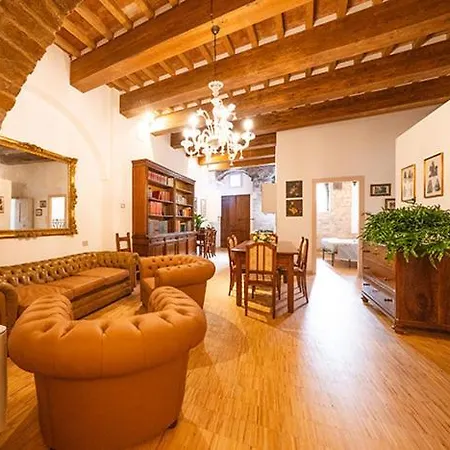 Lägenhet Elena Historic House Gubbio
