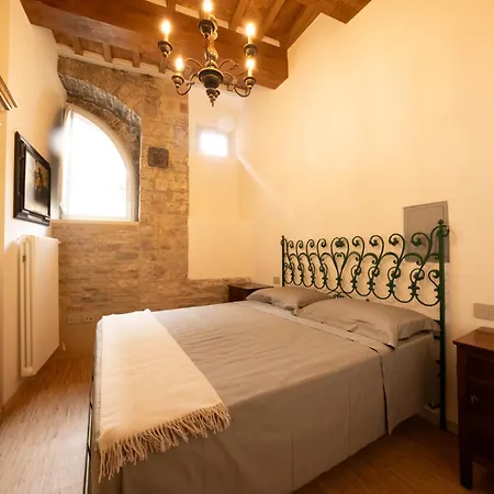 Lägenhet Elena Historic House Gubbio